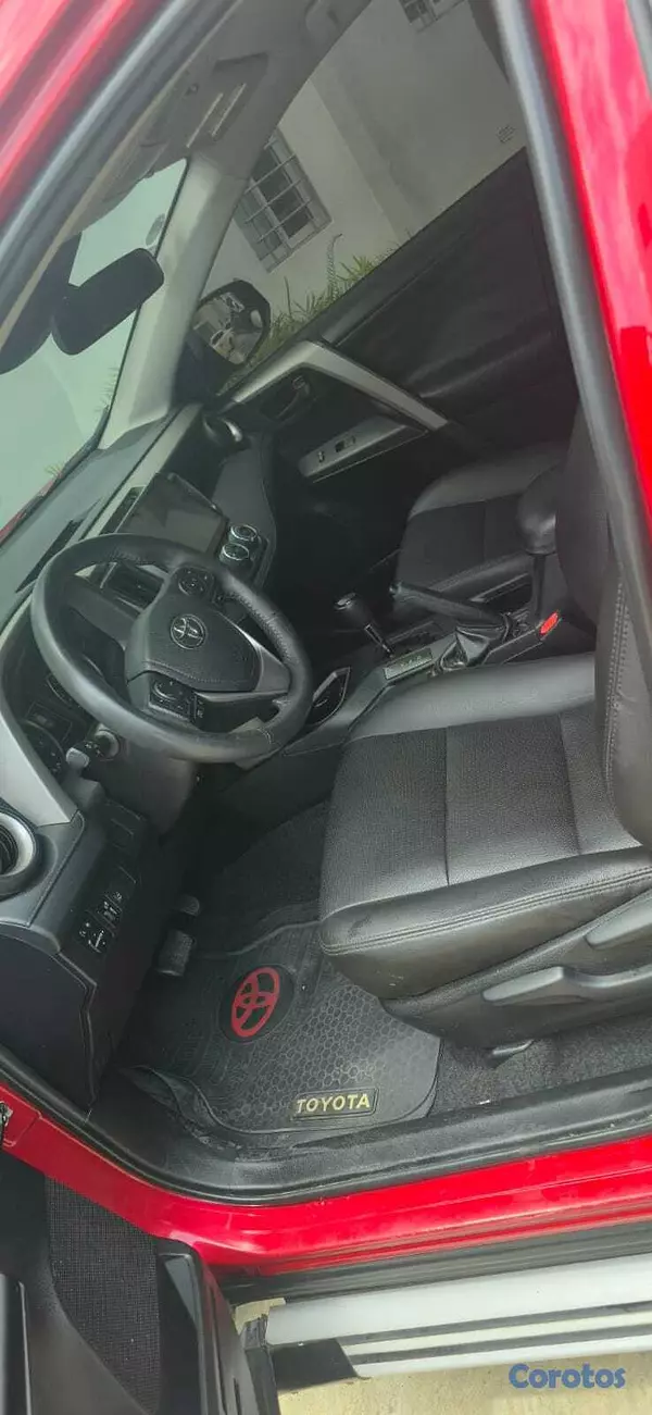 jeepetas y camionetas - Toyota RAV4 LE 2017 2WD 10