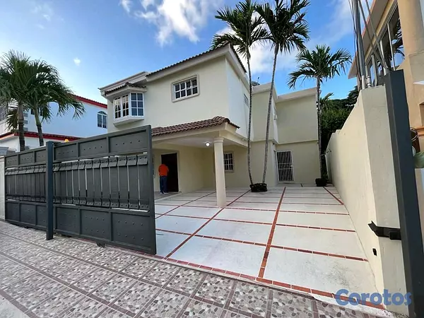 casas - Casa con patio y muy buenos espacios en lugar tranquilo de alta plusvalía  4