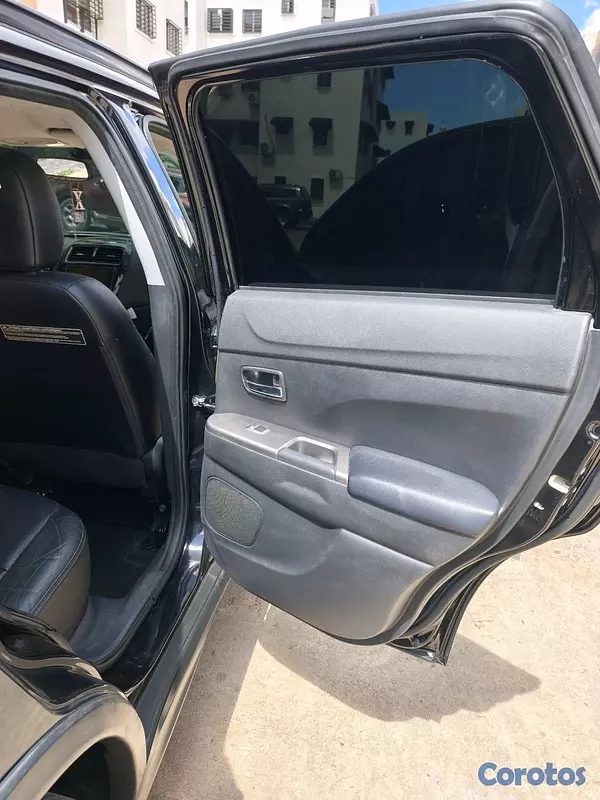 jeepetas y camionetas - Mitsubishi Outlander en muy excelente condiciones 12