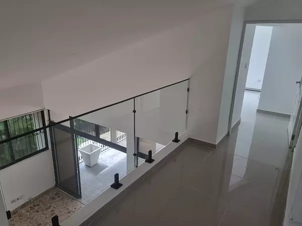 casas - Amplia Casa en Venta en el Ens. Julieta 5