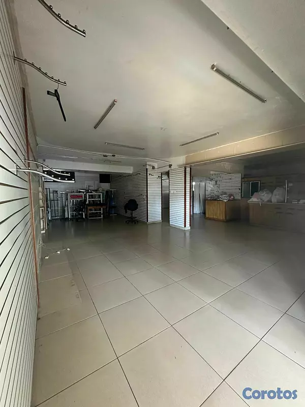 oficinas y locales comerciales - Rento local comercial en el sector de Gazcue  7