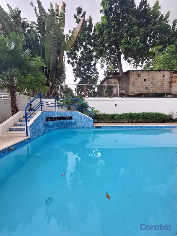 apartamentos - vendí Evaristo Morales piso 4 tres habitaciones con su baño no ascensor parqueo 14