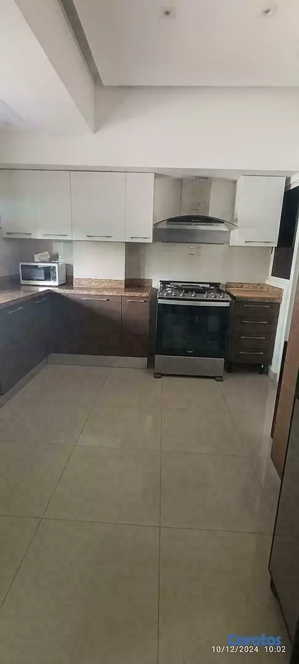 apartamentos - Alquilo  Apartamento  de 240 mts muy bien decorado en Renacimiento , oportunidad 10