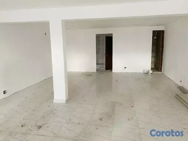 oficinas y locales comerciales - Alquiler local en los Jardines 6