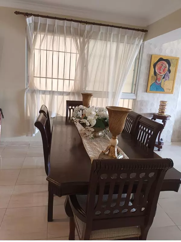 apartamentos - SE VENDE apartamento en Gazcue

170 metros 
3 Habitaciones 
2 Bñ
DR$12,800,000 5