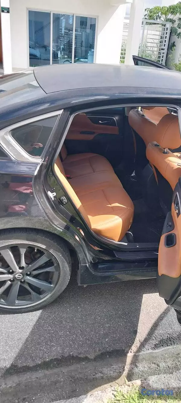 carros - Nissan Altima negro – interior cuero marrón – exce 7