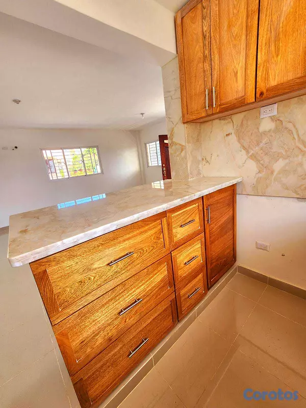 casas - CASA EN ALQUILER  en  Segundo Nivel próx. Avenida  4