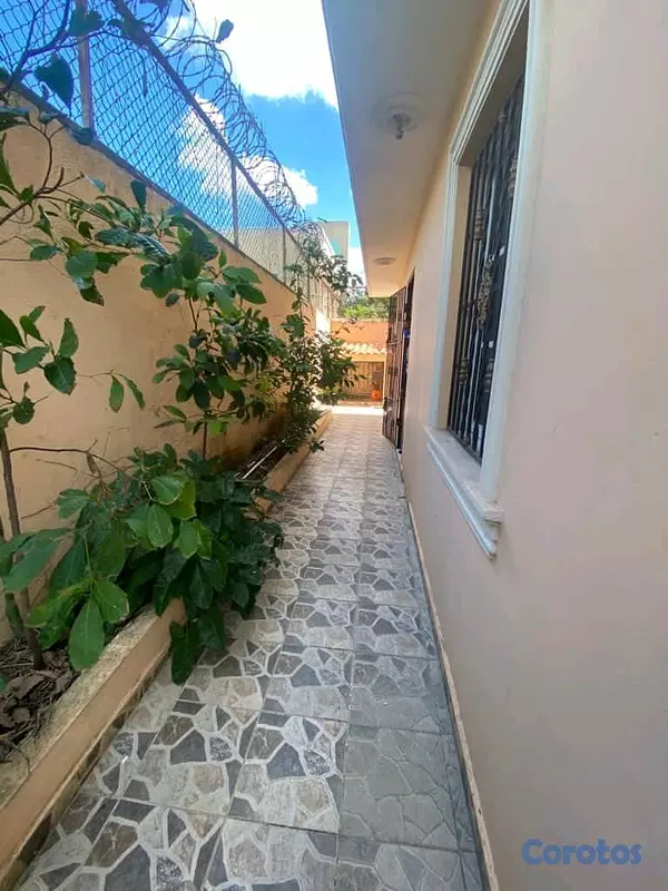 casas - Venta de Casa en Residencial Amalia Santo domingo este 4