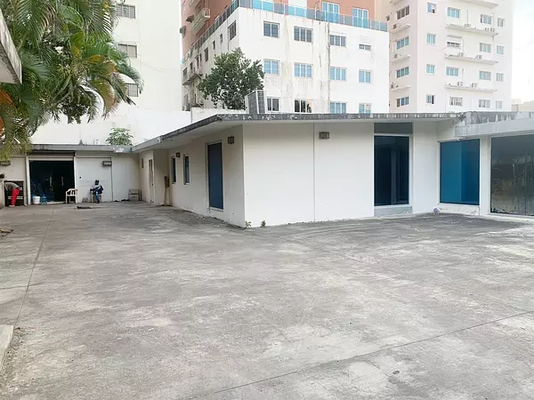 oficinas y locales comerciales - Local gran espacio Naco 4